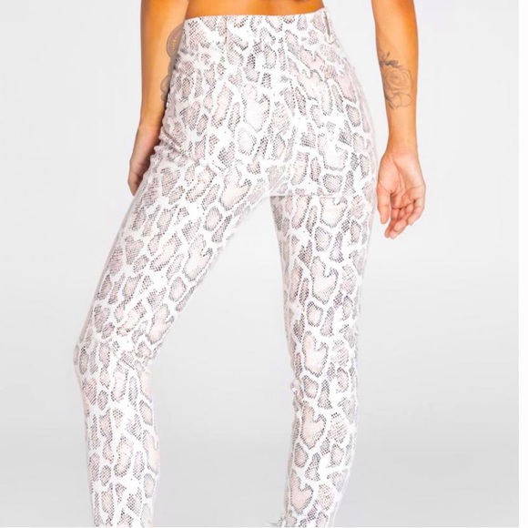 🎸🐍NWOT SEXY Hailey White Snake Pants By Jagger & Stone Sz2🐍🎸 - Picture 3 of 7